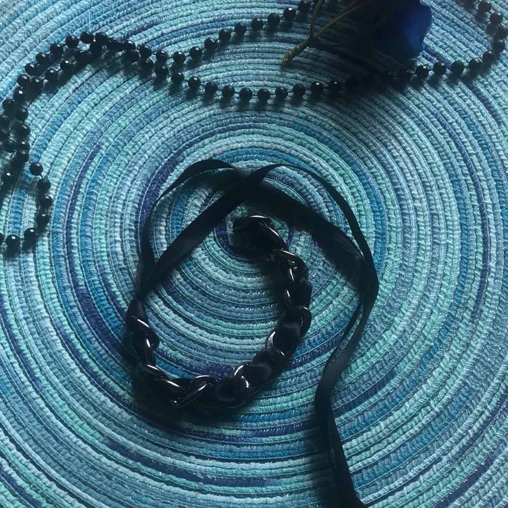 Black & silver choker chain/ or bracelet / tie🦋